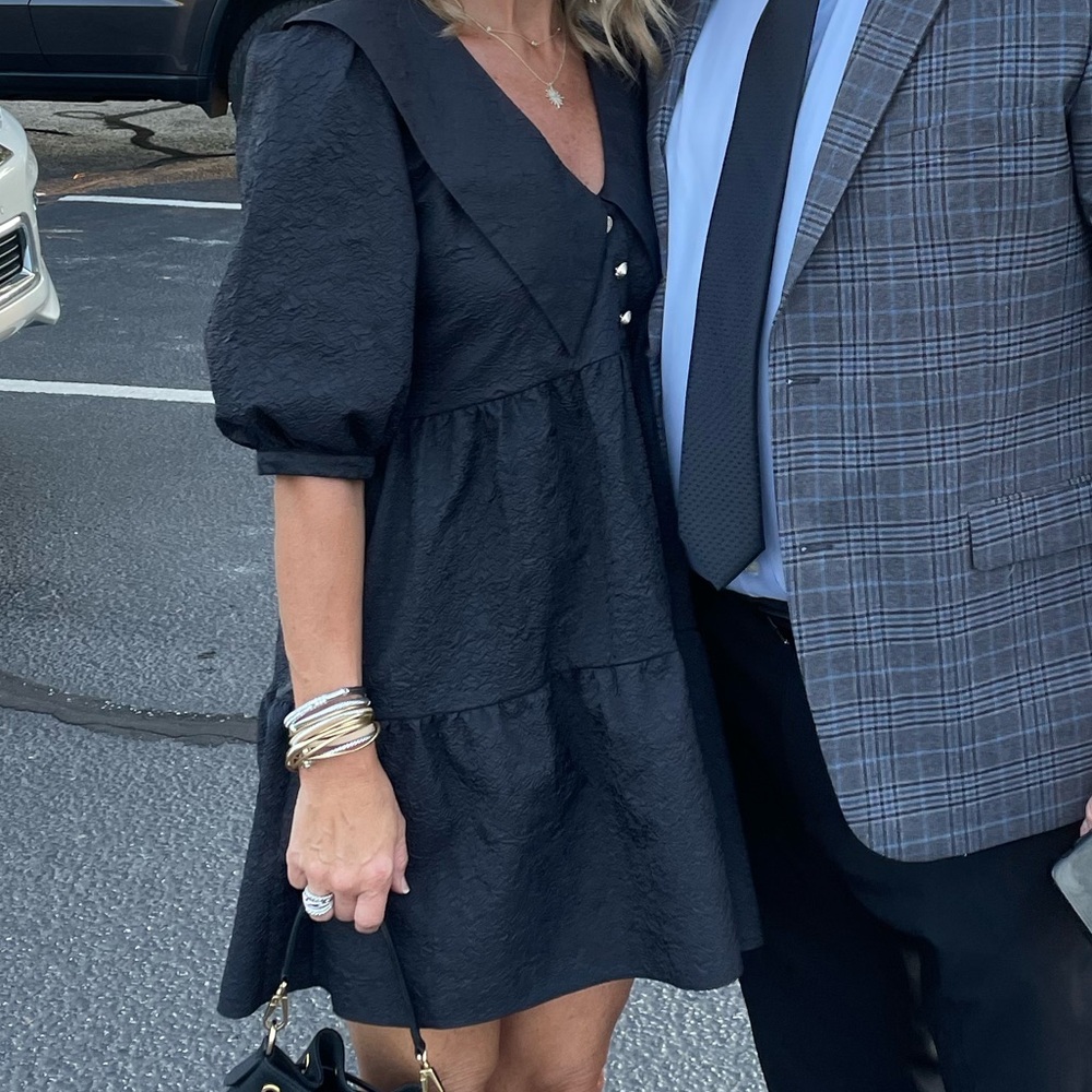 Chic Black Dress with Puff Sleeves